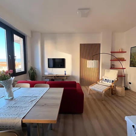 Con Vista Su Brunate Apartment *